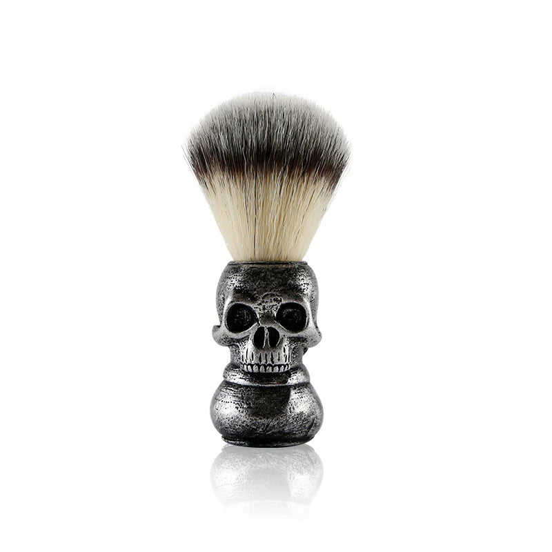 Brosse à barbe en poils de sanglier en forme de crâne
