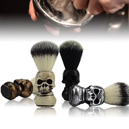 Brosse à barbe en poils de sanglier en forme de crâne
