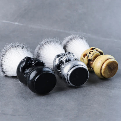 Brosse à barbe en poils de sanglier en forme de crâne